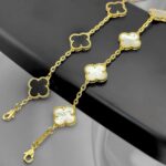 Класичний браслет Van Cleef з логотипом у золоті