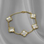 Класичний браслет Van Cleef з логотипом у золоті білий