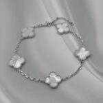 Класичний браслет Van Cleef з логотипом у сріблі білий