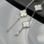 Класичний браслет Van Cleef з логотипом у сріблі білий застібка