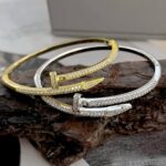 Тонкий жорсткий браслет-цвях Cartier у камінні