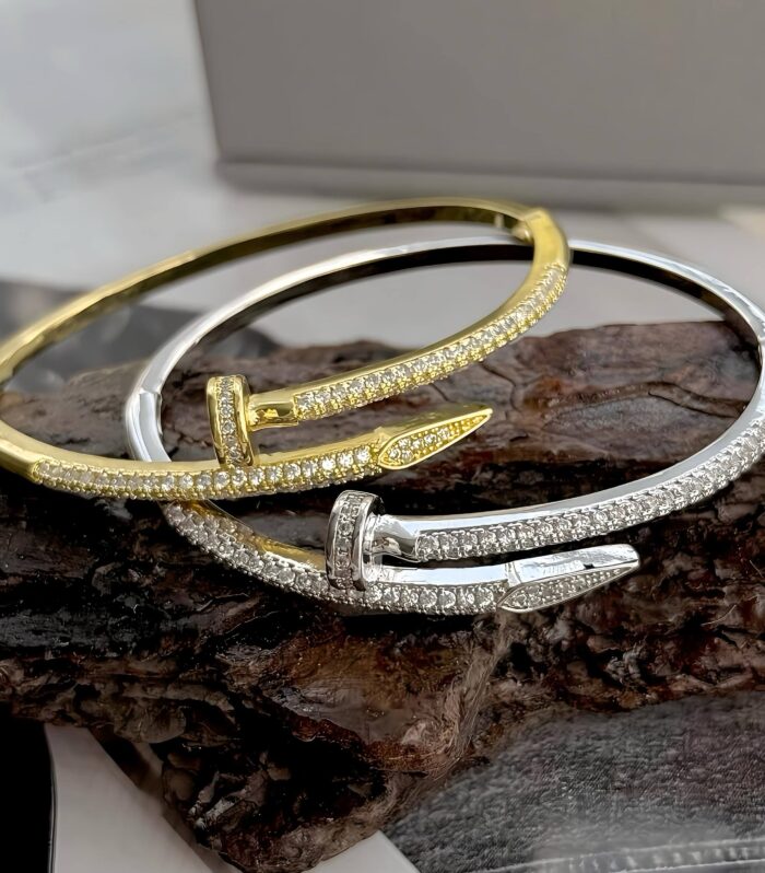 Тонкий жорсткий браслет-цвях Cartier у камінні