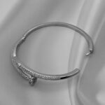 Тонкий жорсткий браслет-цвях Cartier у камінні срібло застібка