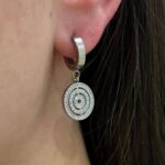 Сережки BVLGARI з камінням та логотипом срібло на вусі