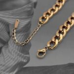 Ланцюговий браслет BVLGARI з чорним логотипом застібка