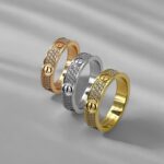Каблучка Cartier у камінні з логотипом
