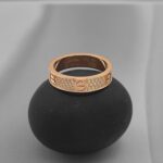 Каблучка Cartier у камінні з логотипом рожеве золото2