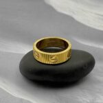 Різна каблучка Cartier лимонне золото2