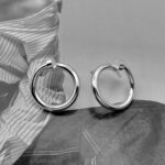 Круглі сережки Cartier у вигляді вигнутого цвяха срібло