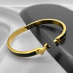 Вишуканий жорсткий браслет Hermes з логотипом у лимонному золоті чорний лого