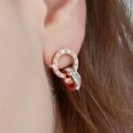 Подвійні сережки BVLGARI з камінням рожеве золото на вусі