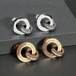 Подвійні сережки Cartier з камінням та логотипом