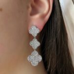 Довгі сережки Van Cleef з трьох конюшин у камінні срібло на вусі