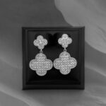 Сережки Van Cleef з двох конюшин у камінні