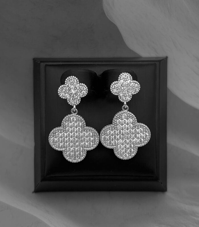 Сережки Van Cleef з двох конюшин у камінні