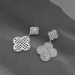 Сережки Van Cleef з двох конюшин у камінні застібка