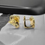 Сережки Van Cleef з металевою серцевиною на італійській застібці з логотипом лого