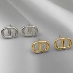 Сережки-пусети Dior з логотипом
