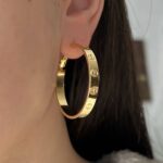 Великі сережки-кільця Cartier золото на вусі