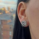 Сережки-пусети Loewe з логотипом срібло на вусі