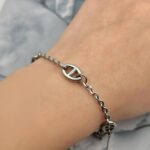 Мінімалістичний ланцюговий браслет Hermes срібло на руці