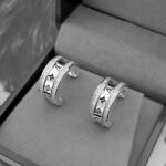 Сережки пів-кільця Louis Vuitton з камінням та логотипом срібло