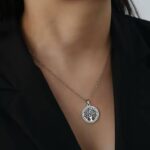 Ланцюговий підвіс з елементом у вигляді дерева з камінням срібло на тілі