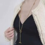 Довгий підвіс Hermes золото на тілі
