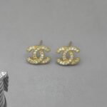 Сережки-пусети Chanel з камінням та логотипом золото