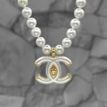 Розкішне кольє Chanel з перлинами та підвіскою крупно