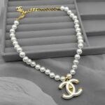 Розкішне кольє Chanel з перлинами та підвіскою
