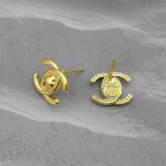 Сережки-пусети Chanel з логотипом лого
