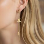 Довгі ланцюгові сережки Celine з логотипом золото на вусі