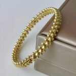 Жорсткий браслет Cartier Clash з логотипом золото