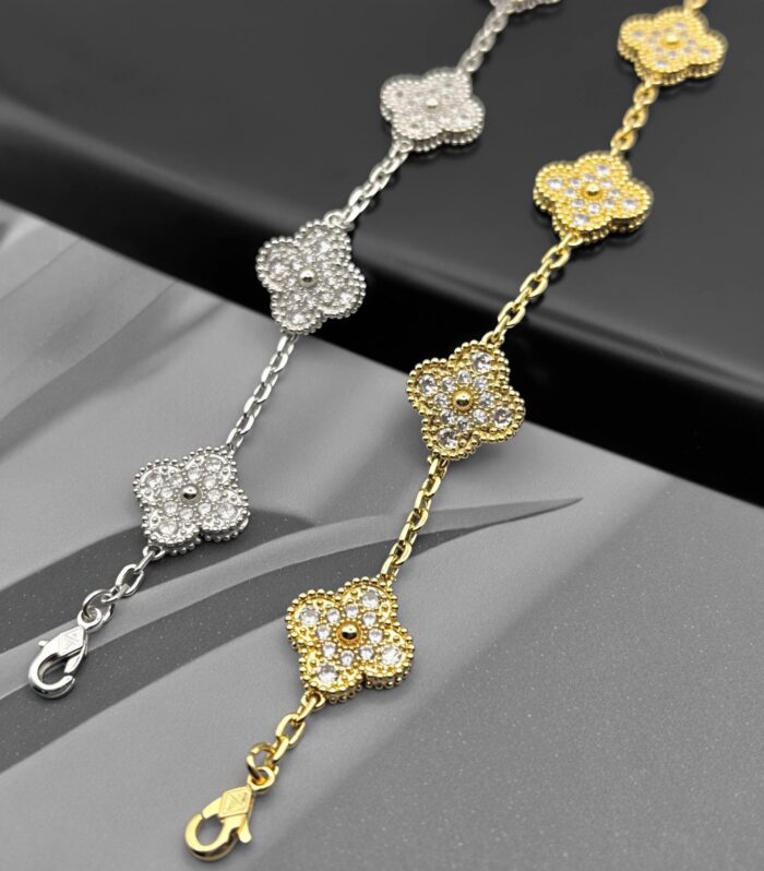 Розкішний браслет Van Cleef у камінні з логотипом