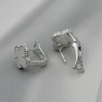 Класичні сережки Van Cleef з італійською застібкою у сріблі білі лого