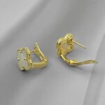 Класичні сережки Van Cleef з італійською застібкою у золоті білі лого