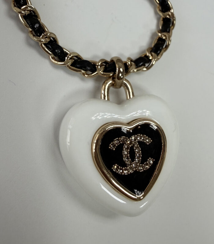 Підвіс Chanel у формі серця