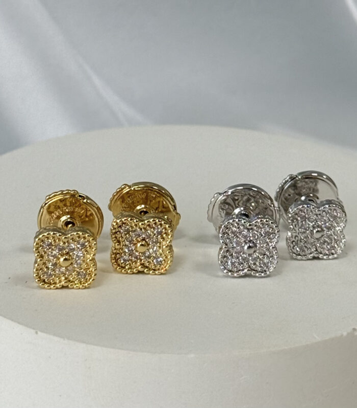 Сережки-пусети «Квітка» Van Cleef з сяючими фіанітами