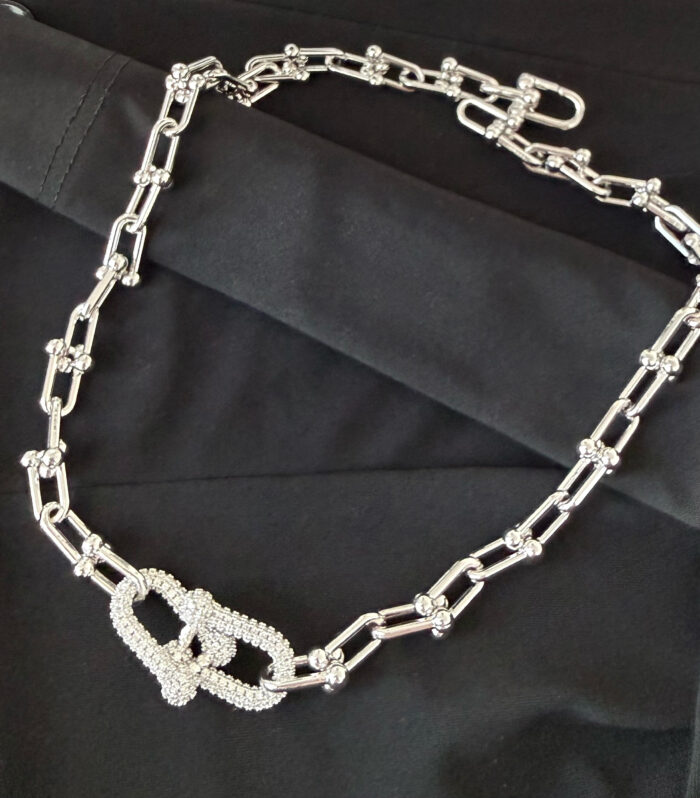 Підвіс Tiffany з декоративними кристалами та логотипом
